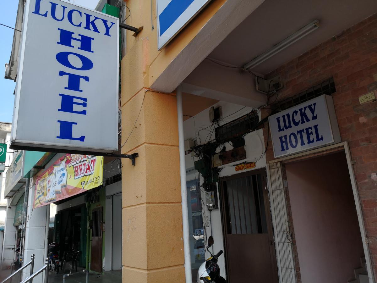 Lucky Budget Hotel @ Nilai Buitenkant foto